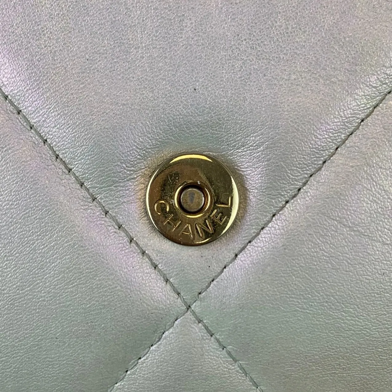 19 Quilted WOC Iridescent White