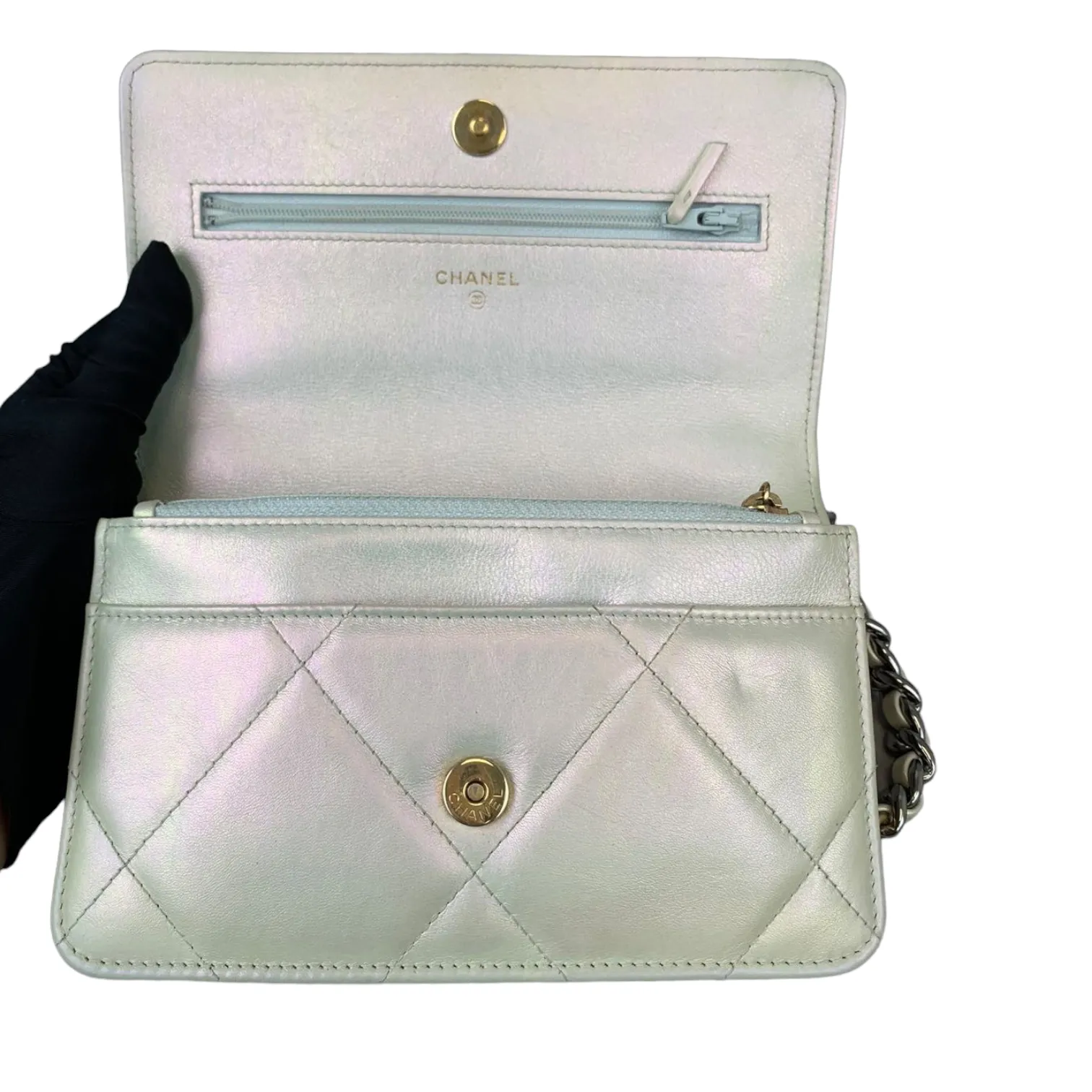 19 Quilted WOC Iridescent White