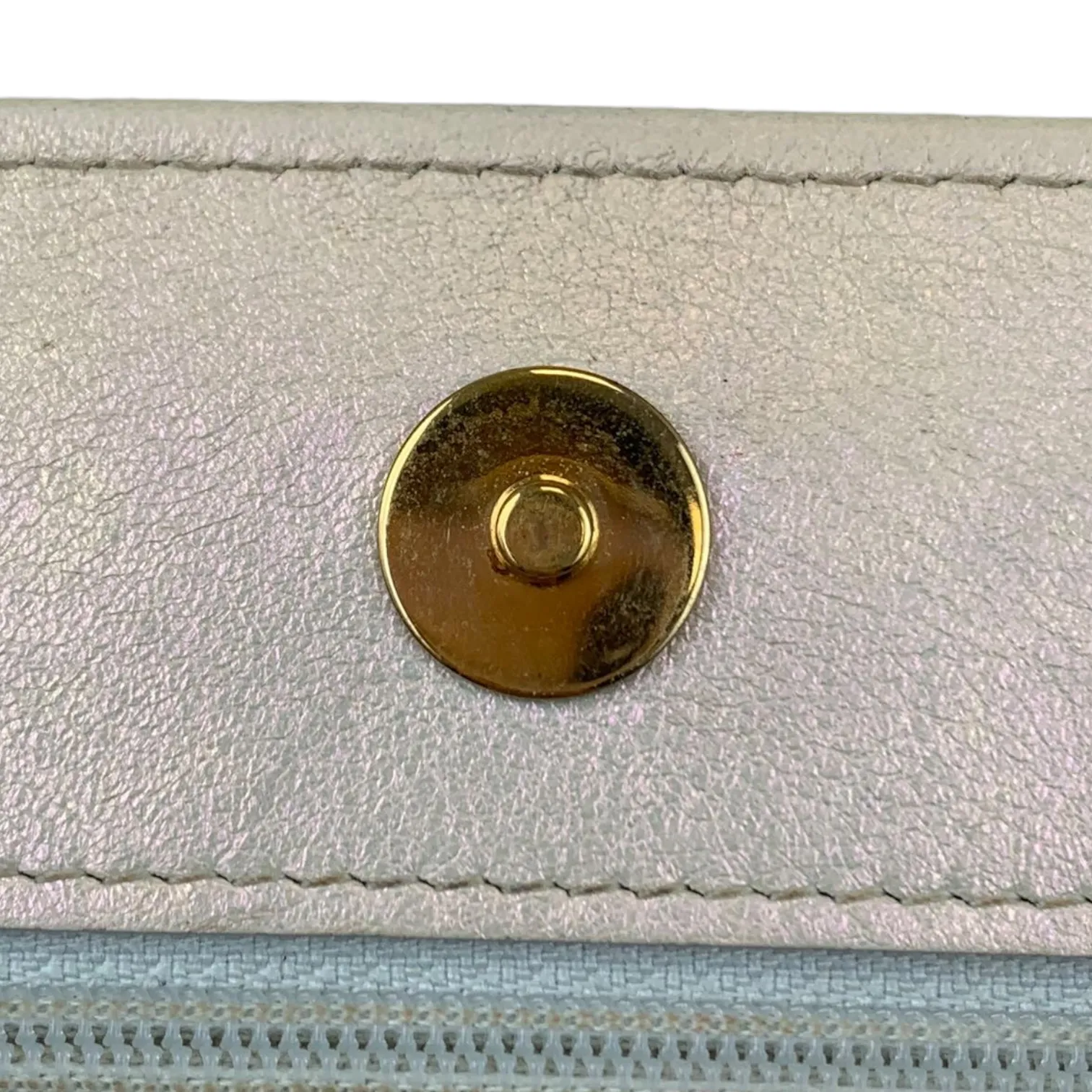 19 Quilted WOC Iridescent White