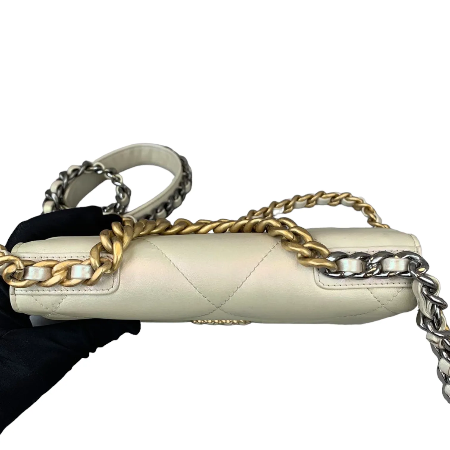 19 Quilted WOC Iridescent White