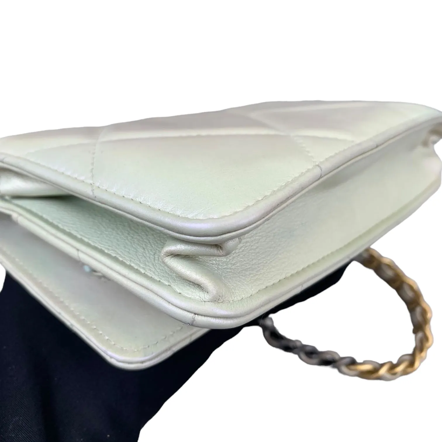 19 Quilted WOC Iridescent White