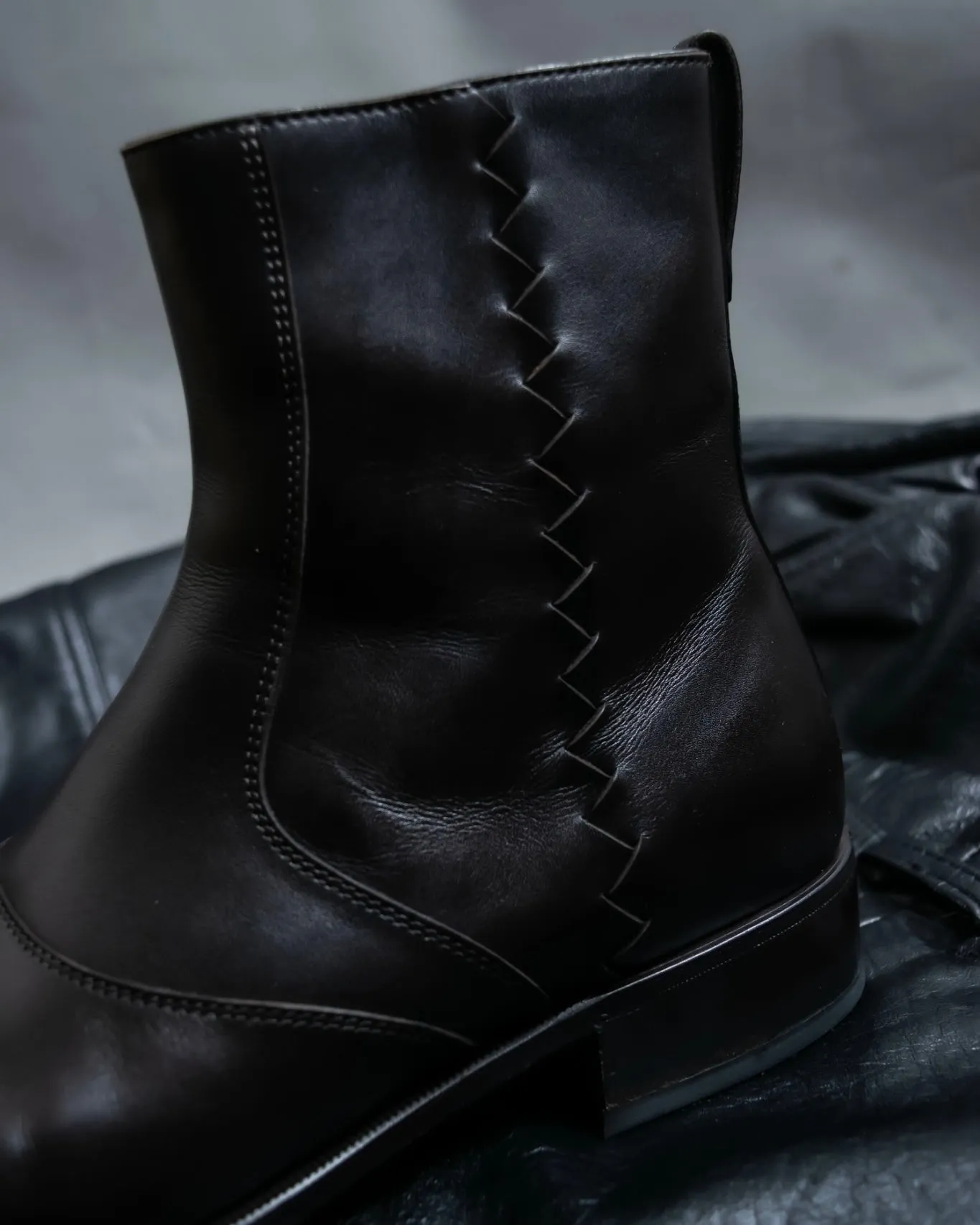 BOTTEGA VENETA round toe intrecciato leather boots