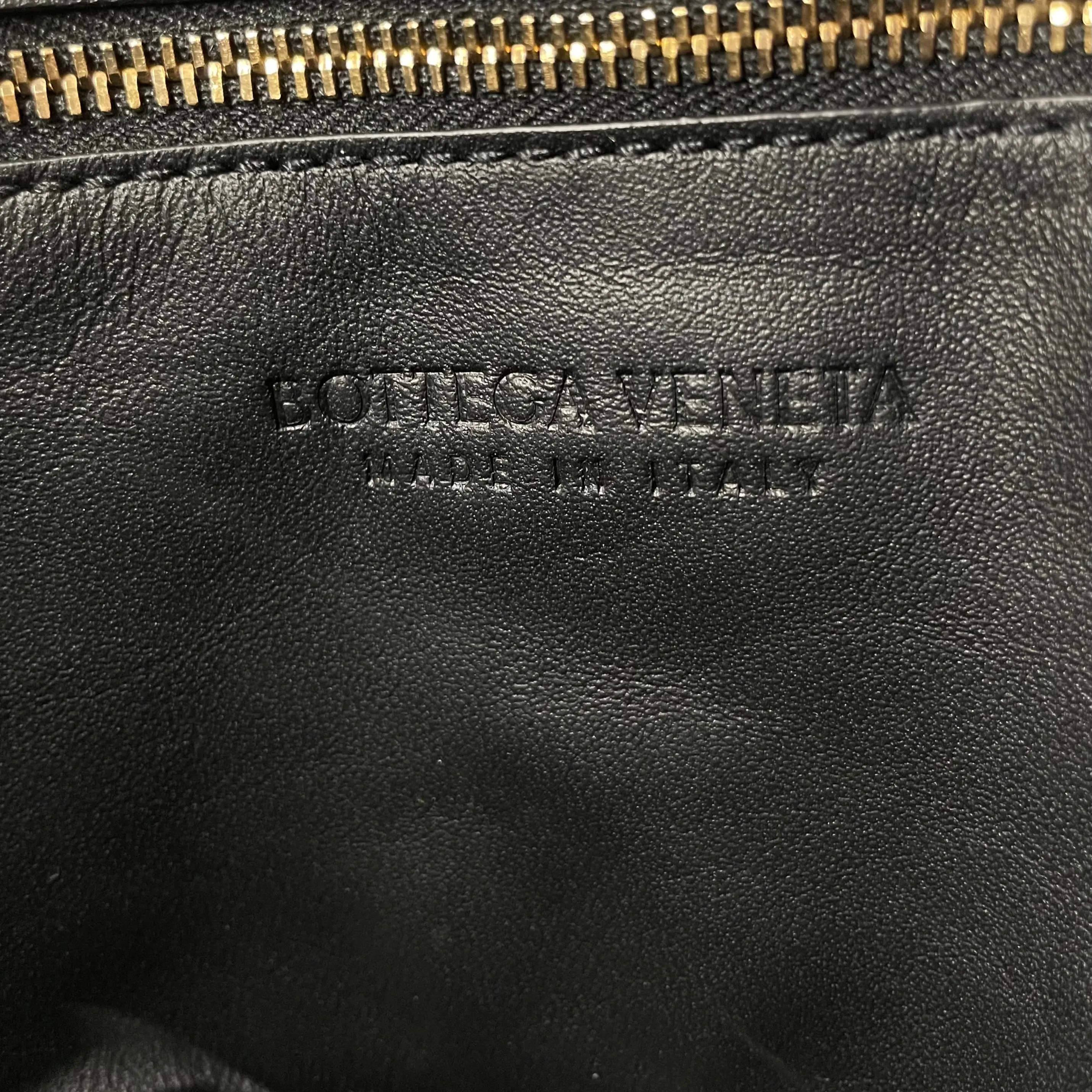 BOTTEGA VENETA/Bag/Leather/BLK/PADDED CASSETTE CROSSBODY