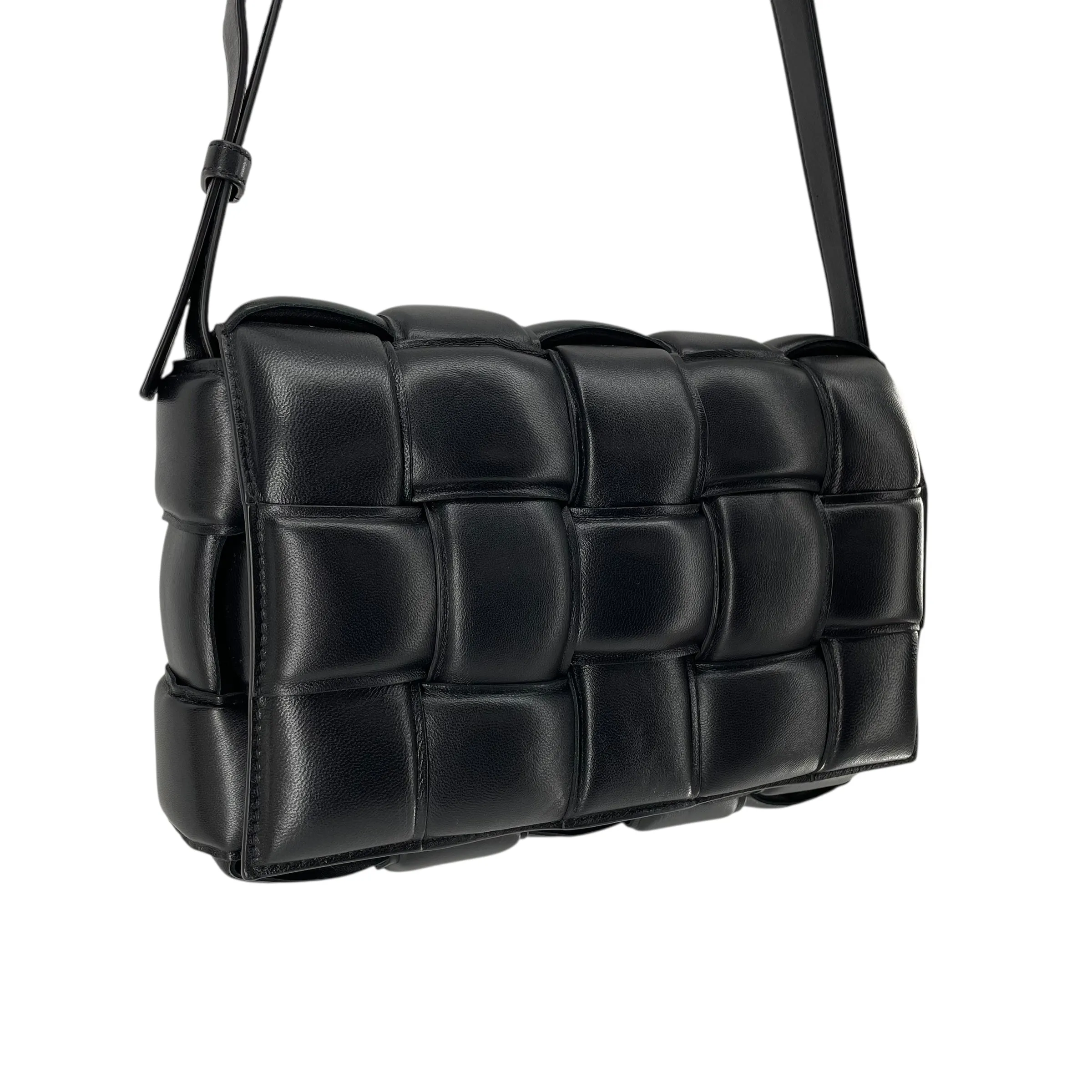 BOTTEGA VENETA/Bag/Leather/BLK/PADDED CASSETTE CROSSBODY