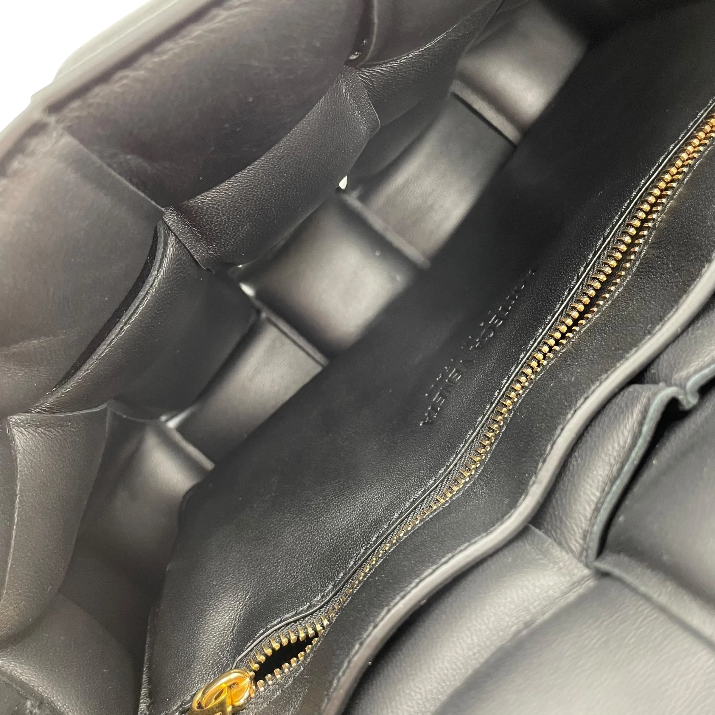 BOTTEGA VENETA/Bag/Leather/BLK/PADDED CASSETTE CROSSBODY