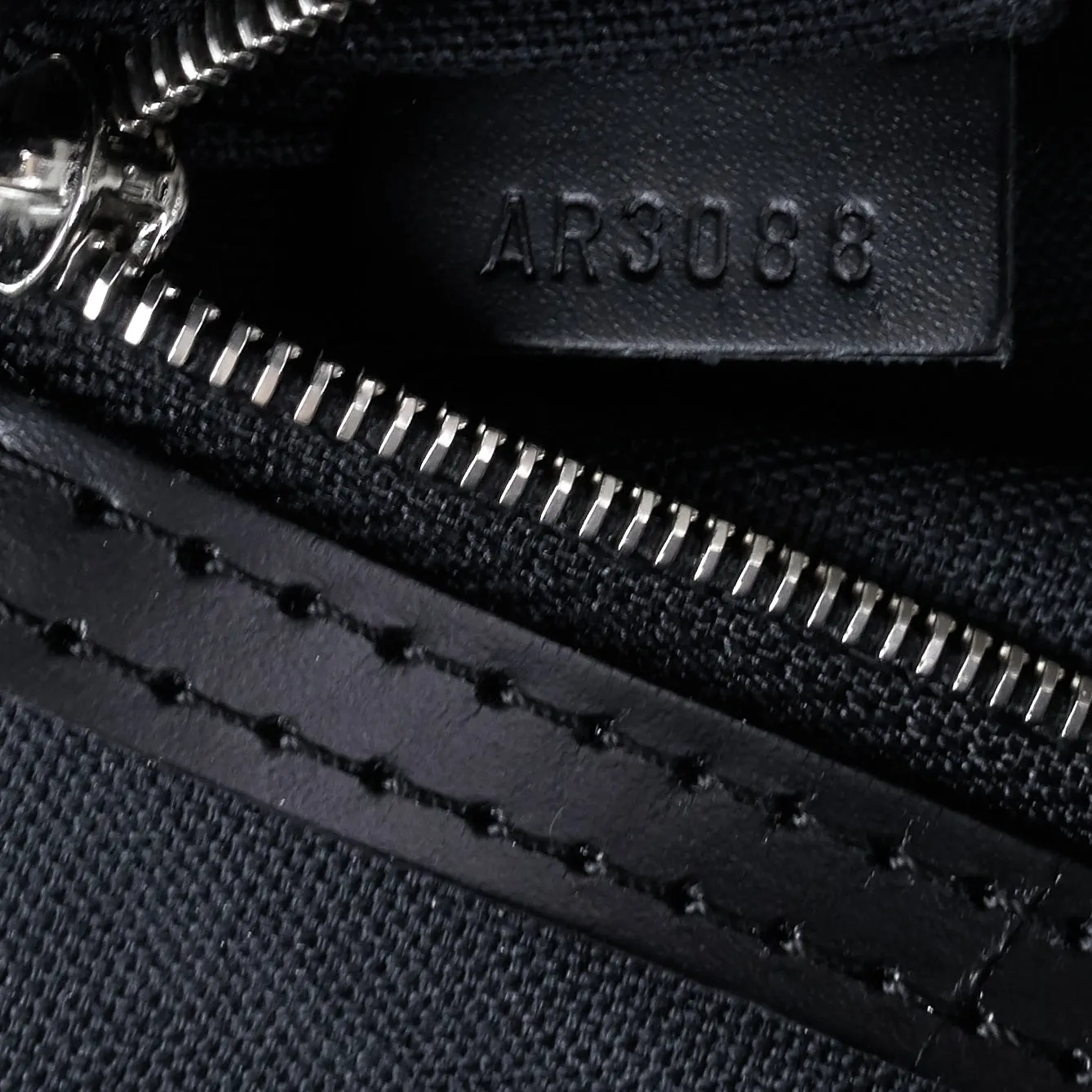 Leoh Damier Graphite Canvas Messenger Bag