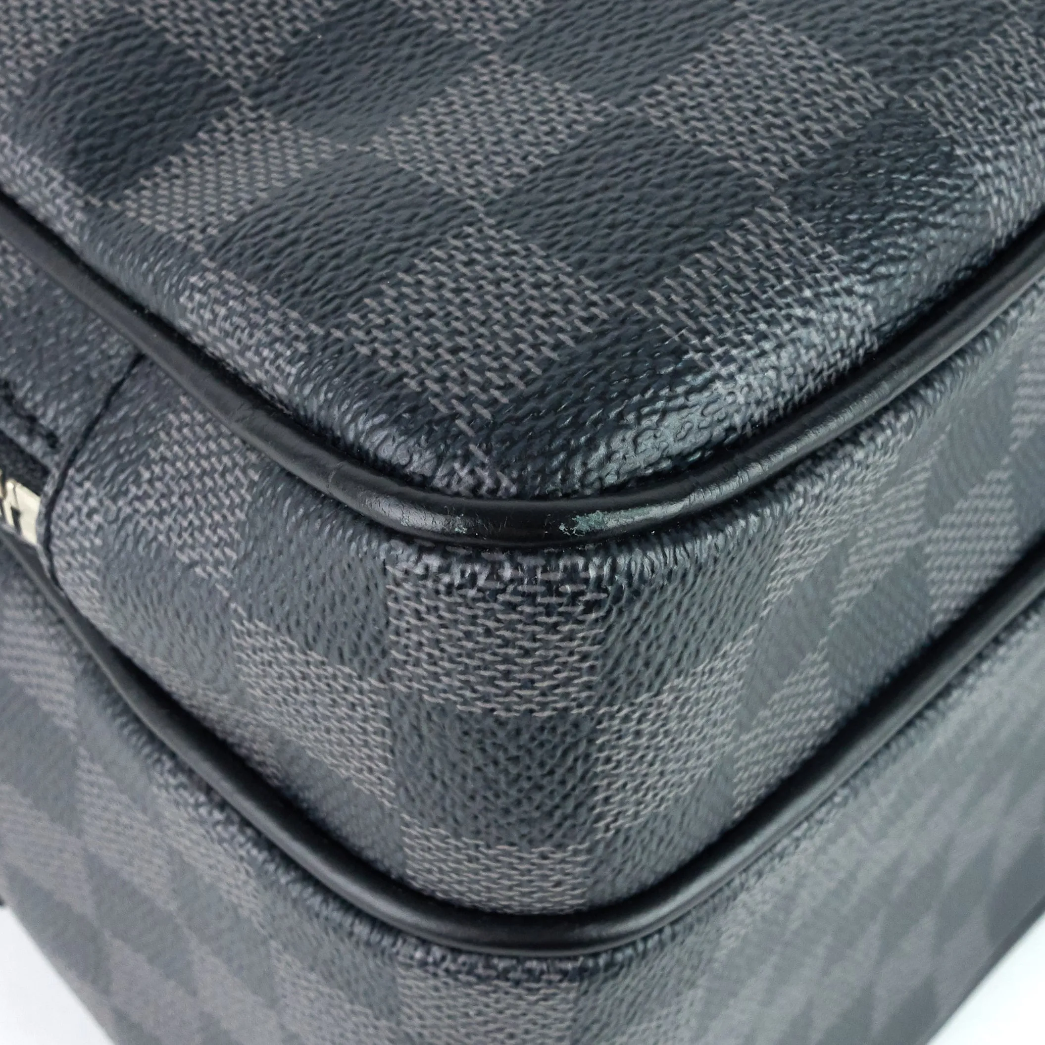 Leoh Damier Graphite Canvas Messenger Bag