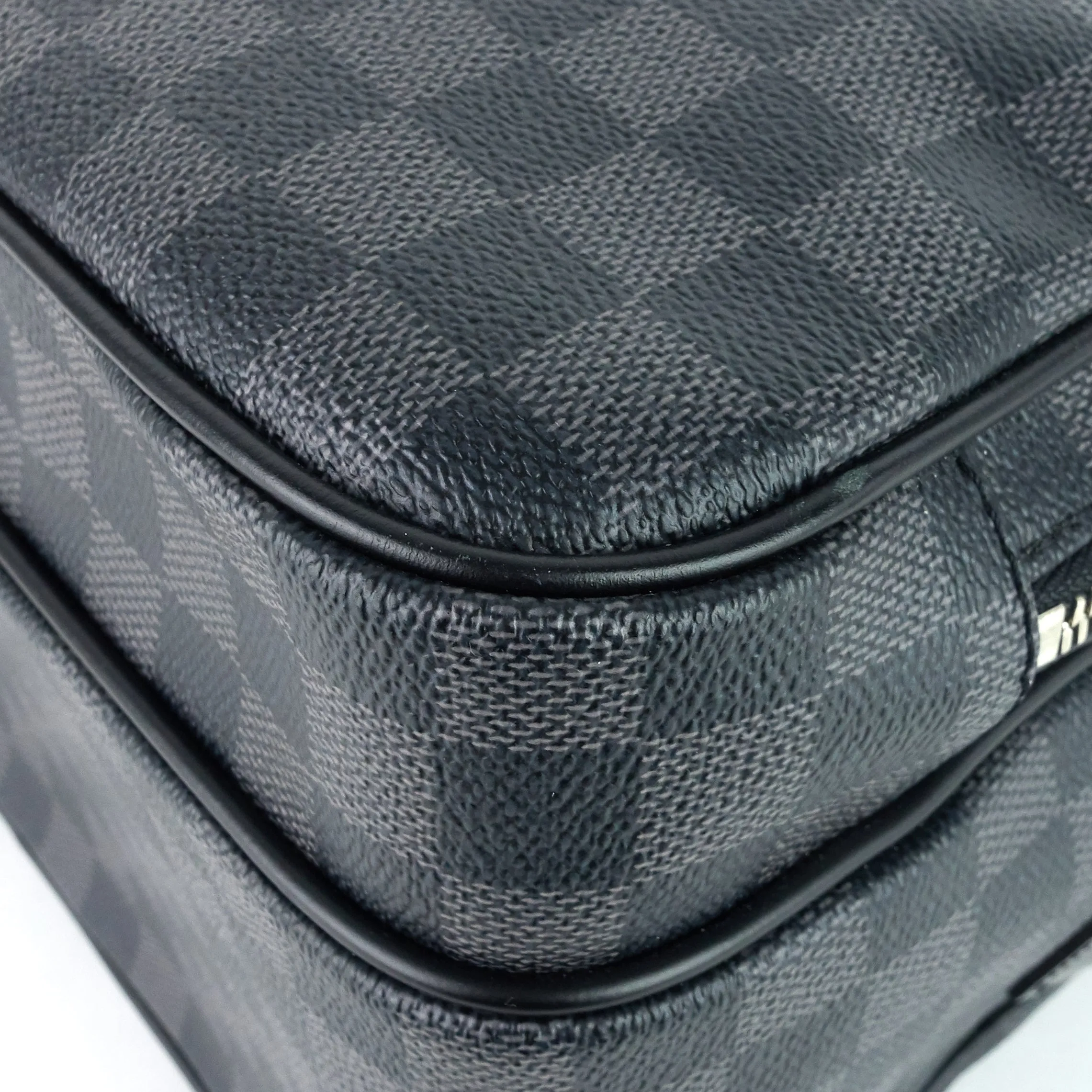 Leoh Damier Graphite Canvas Messenger Bag