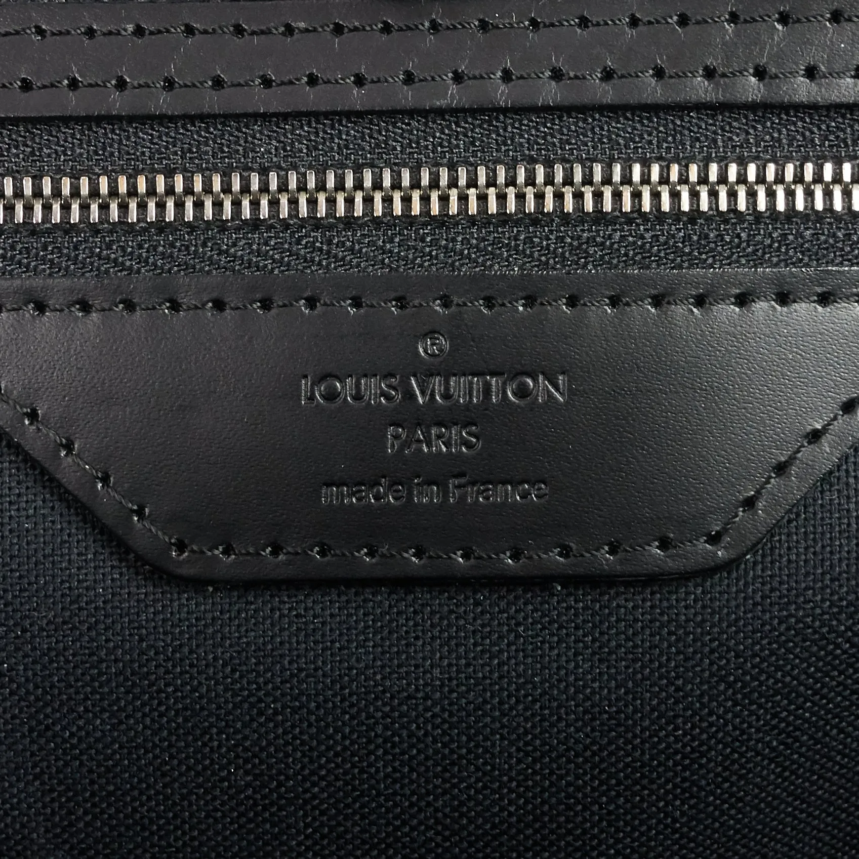 Leoh Damier Graphite Canvas Messenger Bag